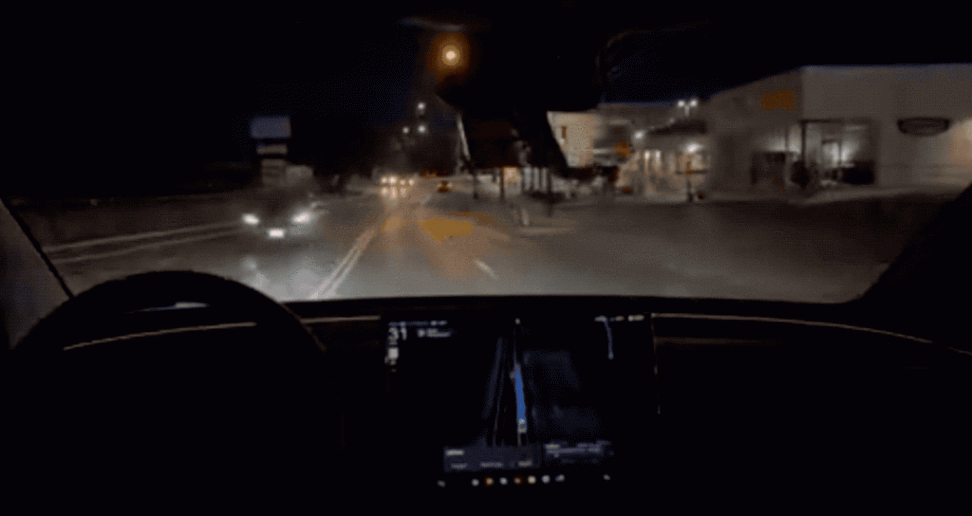 特斯拉無人出租&ldquo;翻車&rdquo;了？上線兩日多次違反交規，運營首日就遭調查