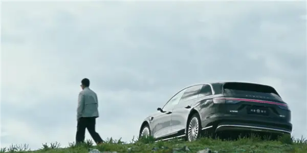 稱親自開上了陡坡 余承東曬享界S9T實(shí)車：顏值與實(shí)力并存