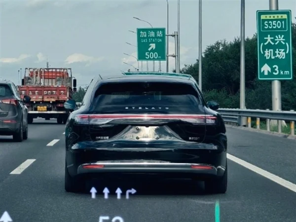 稱親自開上了陡坡 余承東曬享界S9T實(shí)車：顏值與實(shí)力并存