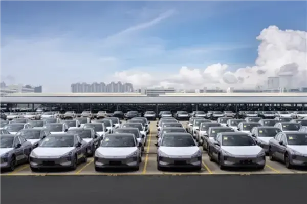 連續10個月交付破萬！小鵬MONA M03累計交付150000臺