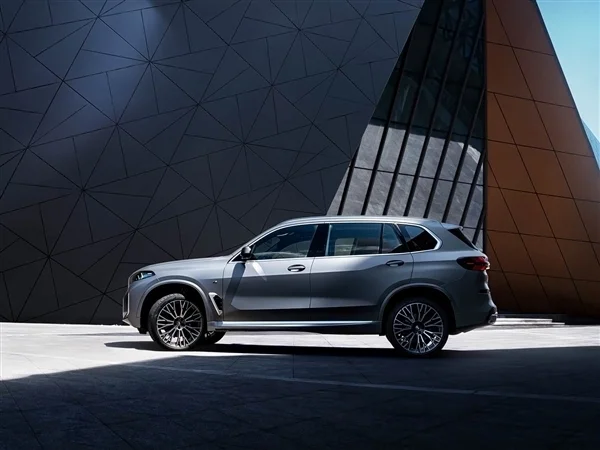 寶馬X5國產平替 極氪8X實車出街