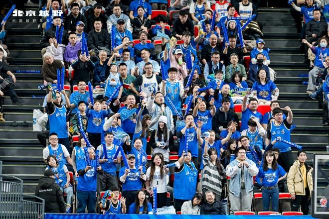 京城德比精彩開戰！BJ40增程元境智行交車儀式點亮北汽男籃北京越野品牌之夜