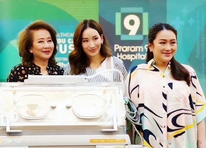 通坦的窘境才知他信家族最大的底气是她瓦力娱乐棋牌离婚不离家!看到如今佩(图4) 通坦的窘境才知他信家族最大的底气是她瓦力娱乐棋牌离婚不离家!看到如今佩(图4)