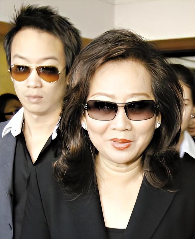 通坦的窘境才知他信家族最大的底气是她瓦力娱乐棋牌离婚不离家!看到如今佩(图13) 通坦的窘境才知他信家族最大的底气是她瓦力娱乐棋牌离婚不离家!看到如今佩(图13)