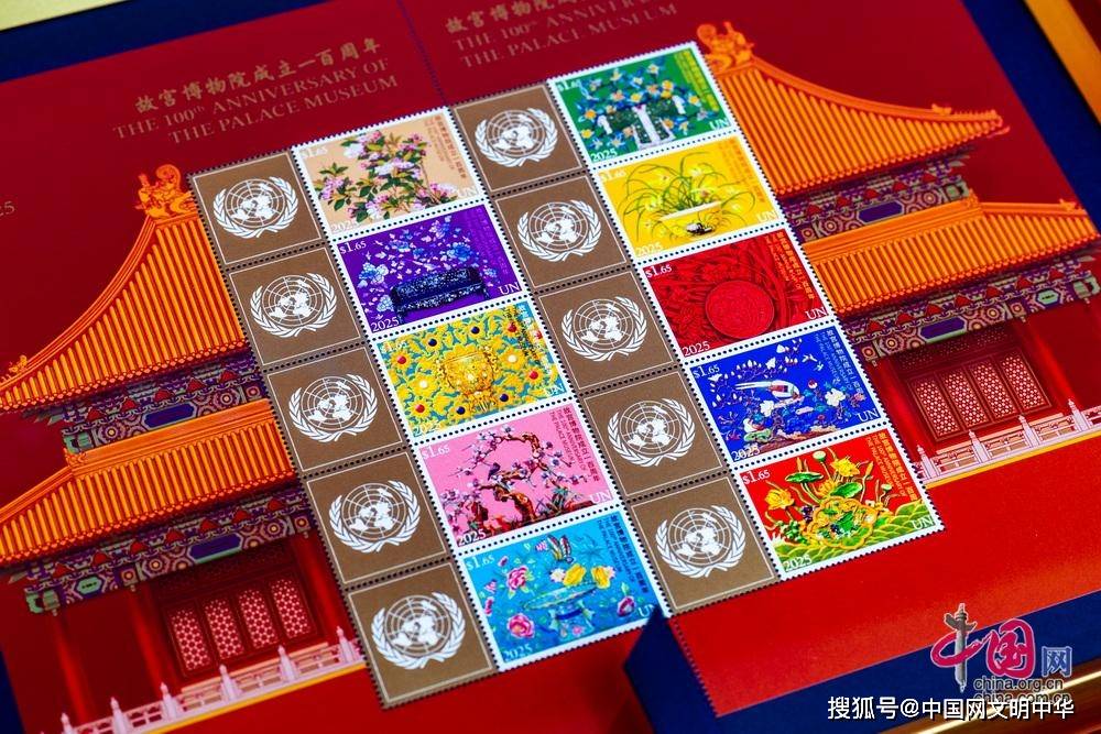 故宫百年·中国礼物”双藏套装压轴献礼瓦力娱乐棋牌百年文脉 方寸传承！“(图2)